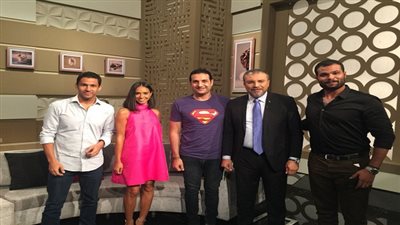 بالصور.. عمرو الليثى يستضيف النجوم الشباب بمسلسل طايع ببرنامج 