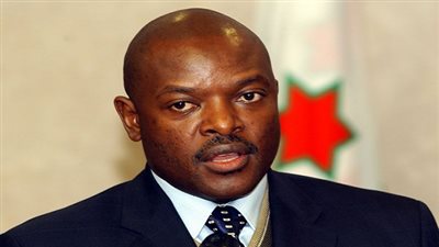 رئيس بوروندي يمنح السفيرة عبير بسيوني جائزة الدولة تقديرًا للدور المصري في دعم بلاده