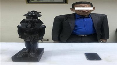ضبط عنصر إجرامي وبحوزته تمثال يشتبه فى آثريته 
