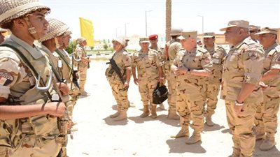 رئيس الأركان يتابع سير العمليات العسكرية بسيناء