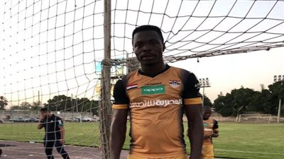 ثنائية المهاجم النيجيرى 