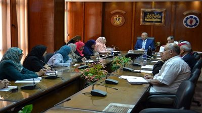 محافظ السويس يؤكد على الاهتمام بكبار السن المنتشرين بالشوارع بلا مأوي