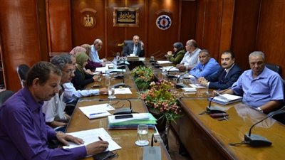 فى لقاء محافظ السويس بالمواطنين.. بناء مسجد وعلاج مسنة على نفقة الدولة وتوفير فرص عمل للشباب   