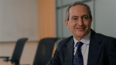 ناصف ساويرس يشارك في شراء نادى أستون فيلا الإنجليزي