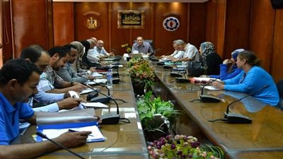 سكرتير محافظة السويس يعقد اجتماعا لمناقشة استرداد حق الشعب