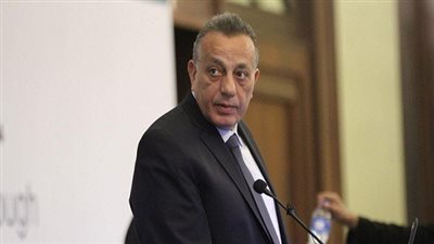 محافظ الجيزة يزرع شجرة فى مبادرة 1000 شجرة بإمبابة