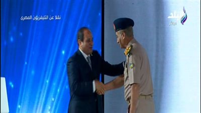 الرئيس السيسي يعلن ترقية وزير الدفاع إلى رتبة فريق أول.. فيديو