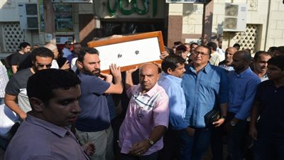 تشييع جثمان رئيس قطاع الأخبار الأسبق إلى مقابر الأسرة بطريق الفيوم