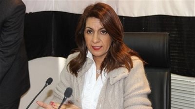 نبيلة مكرم تعلن تفاصيل قرار مد الاعارات والاجازات بدون اجر للمصريين بالخارج