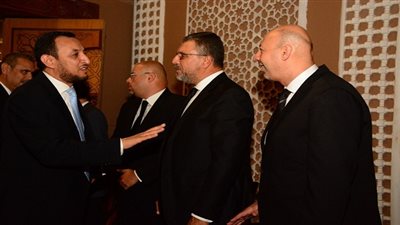 بالصور.. رجال الدولة ونجوم الفن والاعلام في عزاء الراحل سمير التوني 