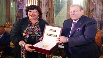 بالفيديو.. حسن راتب يُكرم د. ايناس عبد الدايم وزير الثقافة