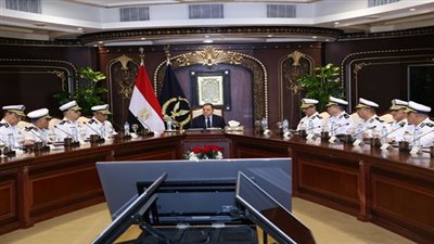 وزير الداخلية يعقد إجتماعاً بالقيادات الأمنية