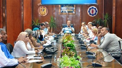 محافظة السويس تناقش تقارير الاحياء لاعمال النظافة