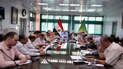 محافظ القليوبية يجتمع بالقيادات التنفيذية بالمحافظة لتفعيل عدد من المبادرات المجتمعية 