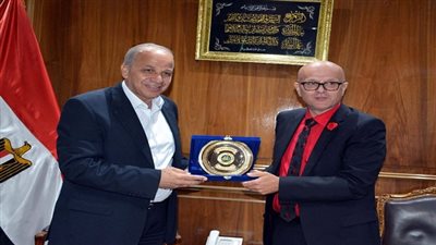 محافظ القليوبية يستعرض رؤية التنمية المستدامة للمحافظة