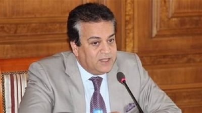 وزير التعليم العالى والبحث العلمى يتلقى تقريرا حول توصيات الملتقى التسويقى لمنتجات الزراعة العضوية 