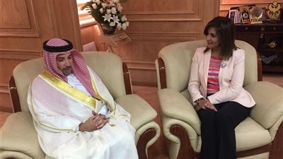 وزيرة الهجرة تستقبل السفير البحريني لبحث أزمة إنهاء عقود عدد من المعلمين المصريين بالبحرين