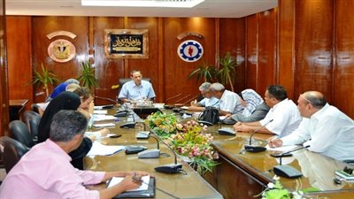 السويس تناقش تمويل مشروع الصوب الزراعية وإنشاء مزارع سمكية