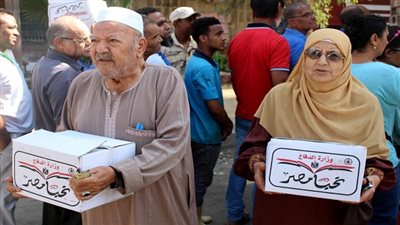 القوات المسلحة تبدأ فى توزيع مليون حصة غذائية بنصف الثمن بالمناطق الأكثر إحتياجاً بالمحافظات