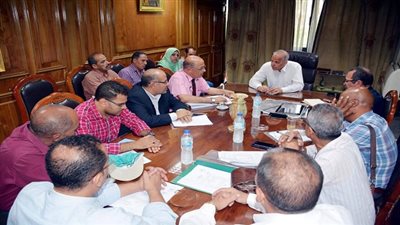 محافظ القليوبية يعقد إجتماعا لمناقشة إجراءات تعديل مسار خط أنابيب بترول 