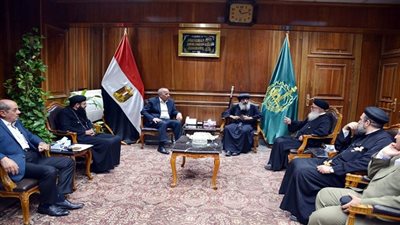 محافظ القليوبية يستقبل قساوسة القليوبية ووفد بيت العائلة المصرية لتقديم التهنئة بعيد الاضحى المبارك