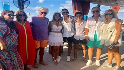 فستان مجنون ورقصة على برج الحوت.. 4 مشاهد مثيرة من حفل زفاف منة حسين فهمي.. كيف كان ذلك اليوم؟