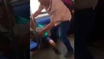 النقل: إخراج أحد الأطفال من البائعين المتجولين داخل إحدى عربات المترو الخاص بالسيدات