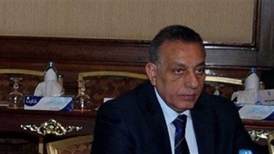 محافظ الجيزة يستعرض مشروعات المياه الجارية للتغلب على الانقطاعات