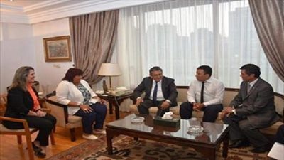 وزيرة الثقافة تبحث سبل التعاون مع سفير أوزبكستان بالقاهرة 