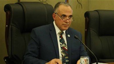 وزير الرى يتلقى تقري عن الدراسات لإنشاء مجموعة قناطر ديروط الجديدة 