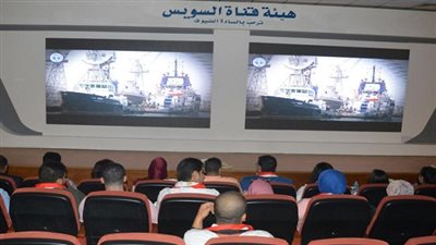 وزارة الهجرة تنظم جولة في قناة السويس للجالية المصرية بأوكرانيا 