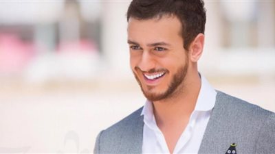 رغم الإتهامات الجنسية.. 