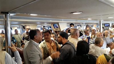 وزير النقل يستقبل وفود الحج البري في ميناء نويبع البري