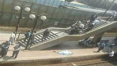 شاب يلقي نفسه أسفل قضبان مترو شبرا الخيمة