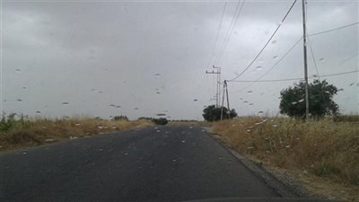 رغم ارتفاع درجات الحرارة.. الأمطار تتساقط على المحافظات.. وهذه أبرز المناطق المعرضة للمطر