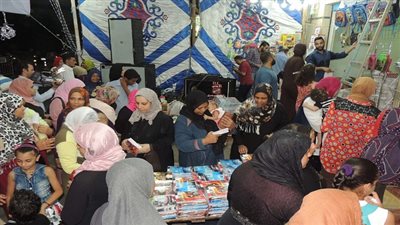 بالصور .. امن السويس يوفر مستلزمات المدارس وباسعار مخفضة