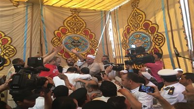 الليلة.. طارق علام يقدم تغطية خاصة لأكبر صلح بين عائلتين بالعياط ببرنامج هو ده