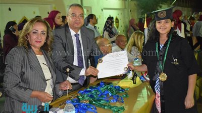 بالصور ..تكريم أوائل المرحلة الابتدائية بمدرسة الواحة الدولية