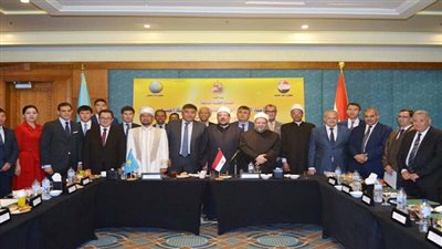 الوفد الكازاخستاني يكرم وزير الأوقاف لدوره في تطوير الجامعة المصرية بكازاخستان 