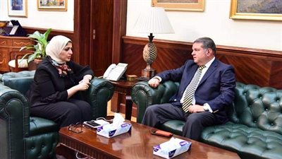 وزيرة الصحة تبحث آليات النهوض بقطاع شركات الادوية والتصدير للخارج