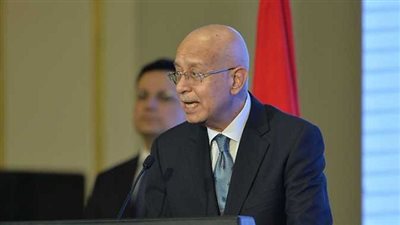 شريف إسماعيل يحمل رسالة من الرئيس السيسي إلى نظيره الجابوني 