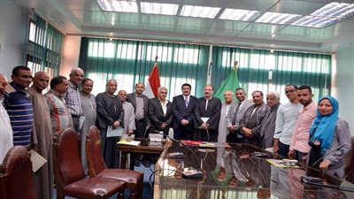 محافظ القليوبية يكرم 30 من المزارعين ومربي الدواجن والماشية المتميزين 