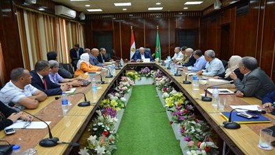 بالصور.. محافظ الدقهلية يعقد اجتماعا مع مسئولي لجنة وزارة التخطيط والإصلاح الاداري  