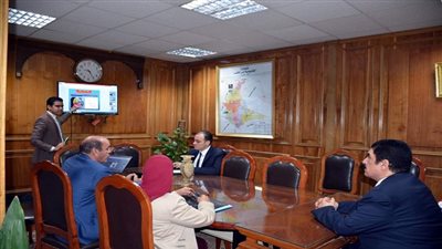 محافظ القليوبية يعقد إجتماعا لبحث الفرص الإستثمارية بالقناطر الخيرية والخانكة لإتاحة فرص عمل للشباب