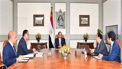 الرئيس يجتمع مع رئيس مجلس الوزراء ووزير المالية