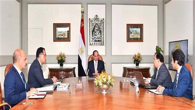 السيسي يكلف الحكومة بالالتزام بتنفيذ الإصلاح الاقتصادي وجذب الاستثمارات