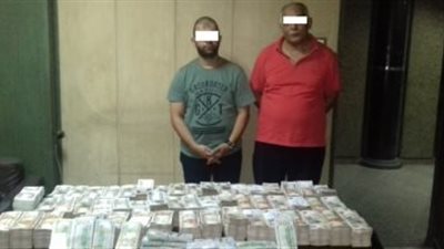ضبط تاجرى عملة بحوزتهما 3 ملايين و 139 ألف دولار