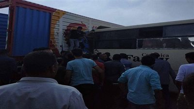 اصابة 23 عاملا فى حادث تصادم سيارتين بمنطقة السخنة