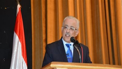 شوقي يكرم الدفعة الأولى من طلاب 