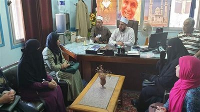 وكيل أوقاف السويس يلتقي بالواعظات قبل توزيعهن علي المساجد الكبري